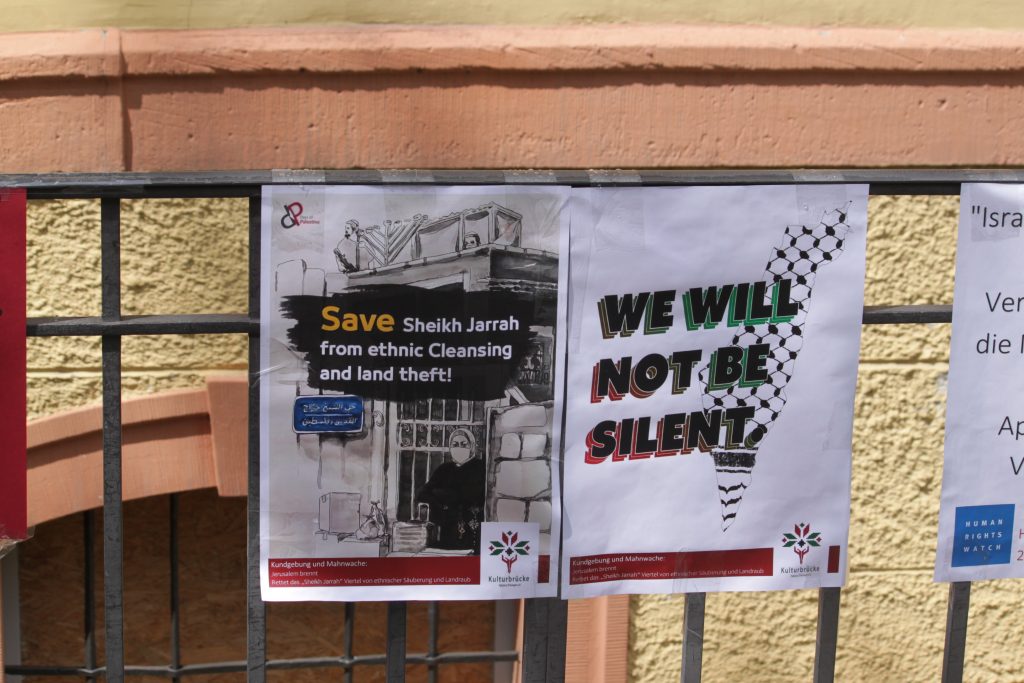 Israel von der Landkarte streichen: Plakat auf Kundgebung der Kulturbrücke Palästina 2021 in Weimar.