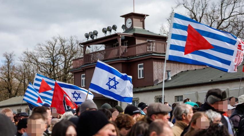 2025 noch möglich - Dank der Rücksicht der Gedenkstätte vor der antisemitischen Internationalen, 2026 nicht mehr möglich: Israel-Fahne beim Gedenken in Buchenwald.